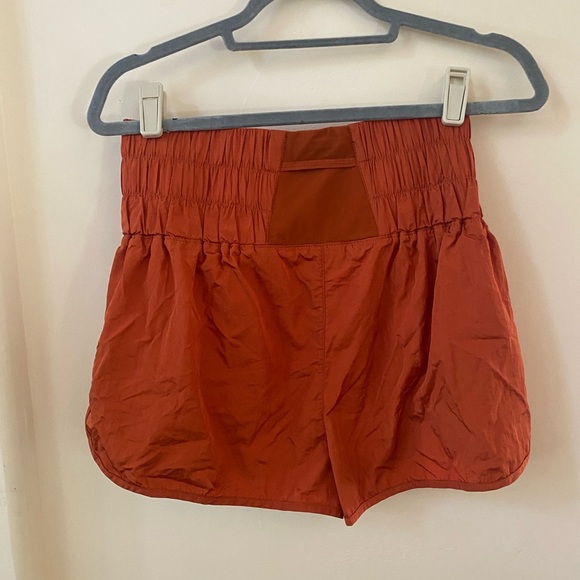 FREE PEOPLE MOVEMENT WOMENS CASUAL SHORTS HIGH WAISTED LINED WAY HOME RED EARTH - Picture 6 of 10